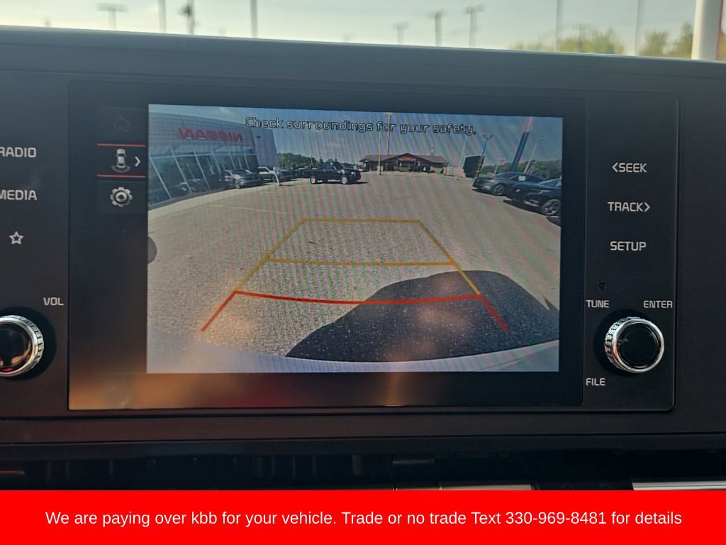 Used 2024 Kia Carnival LX FWD image 19