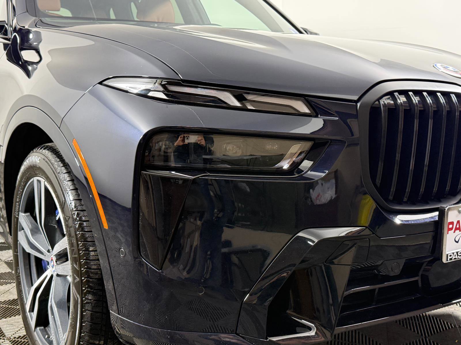 Used 2023 BMW X7 M60i w/ Executive Package image 4