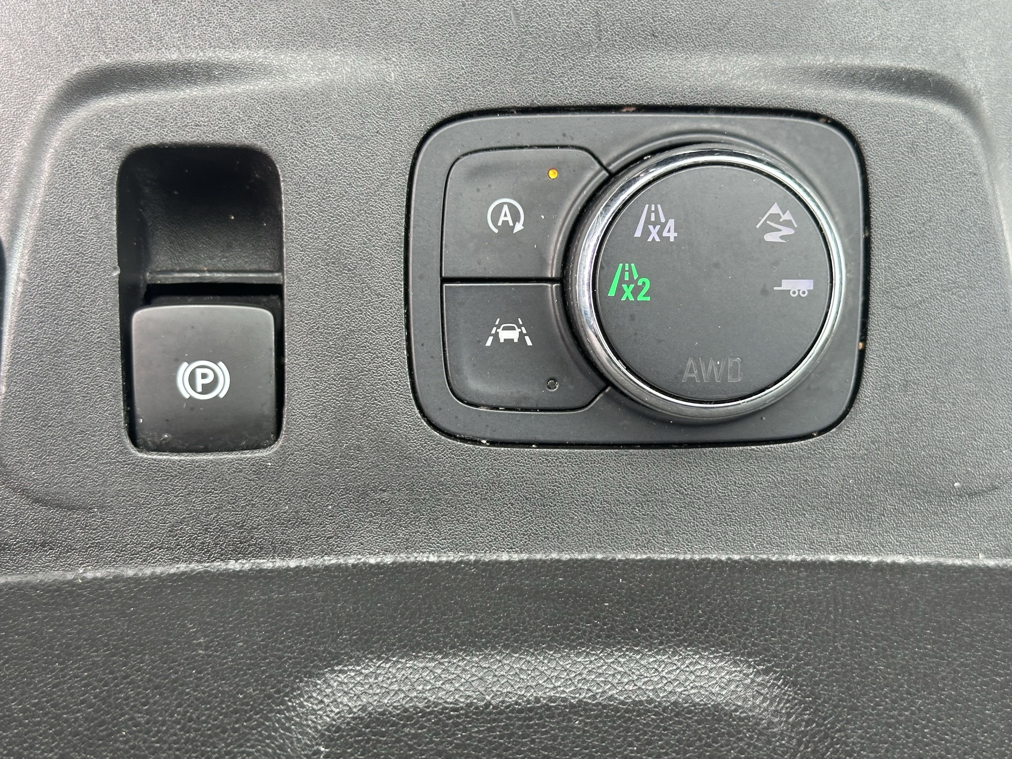 Used 2023 Chevrolet Traverse RS image 30