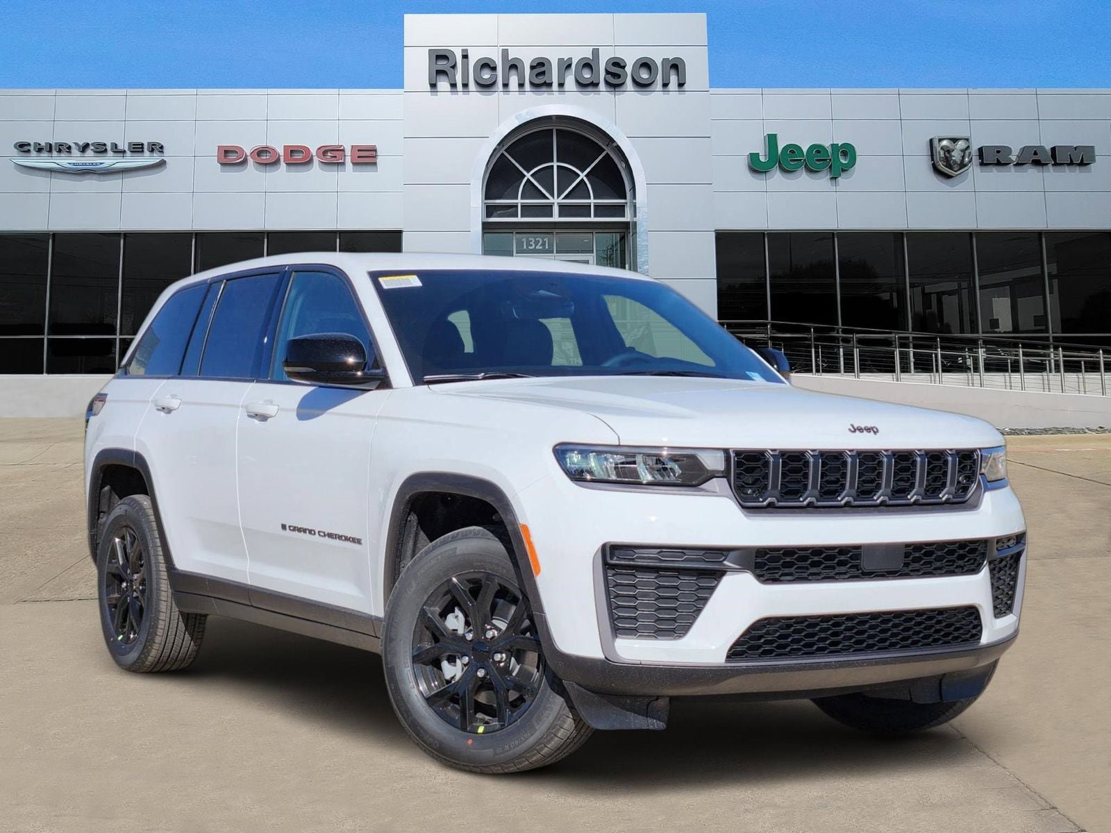 New 2026 Jeep Grand Cherokee Altitude AWD/4WD image 1
