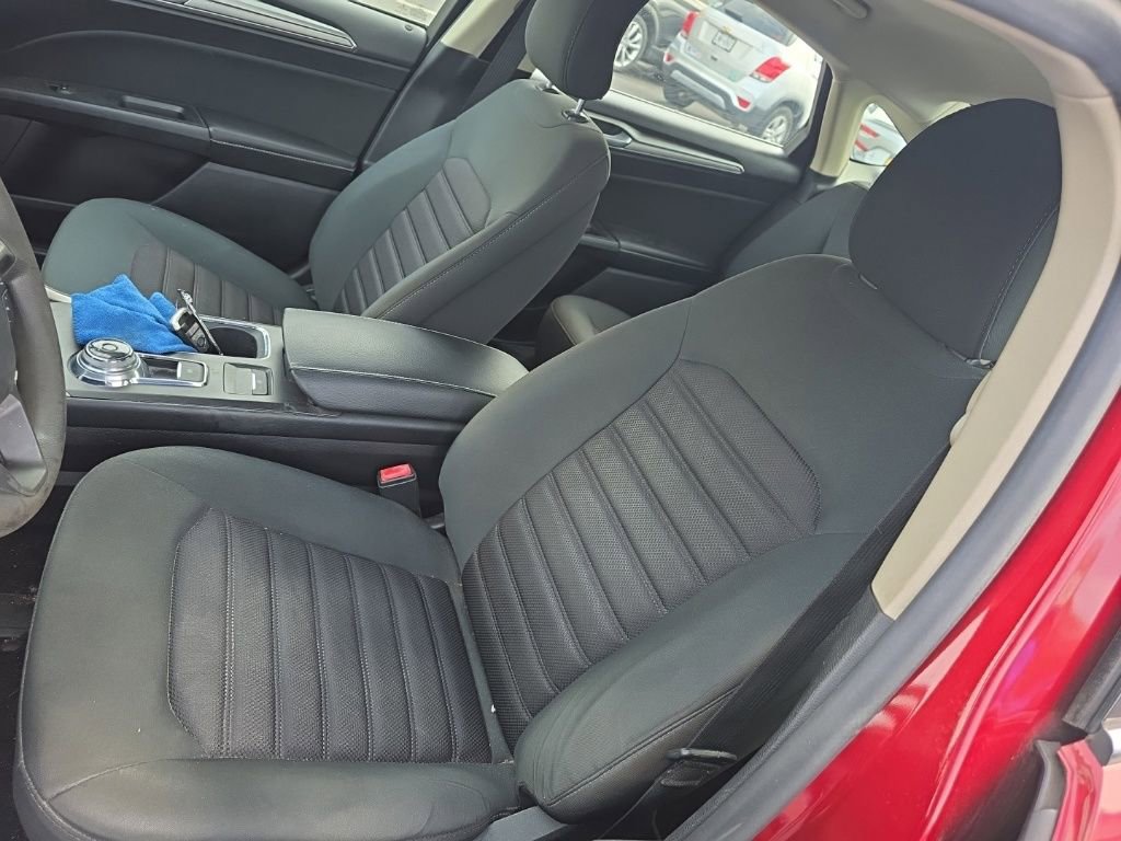 Used 2018 Ford Fusion SE image 11