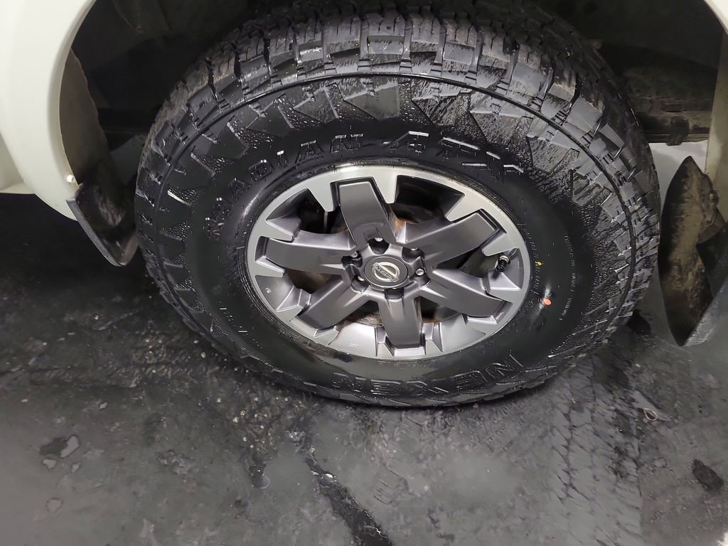 Used 2018 Nissan Frontier PRO-4X image 11