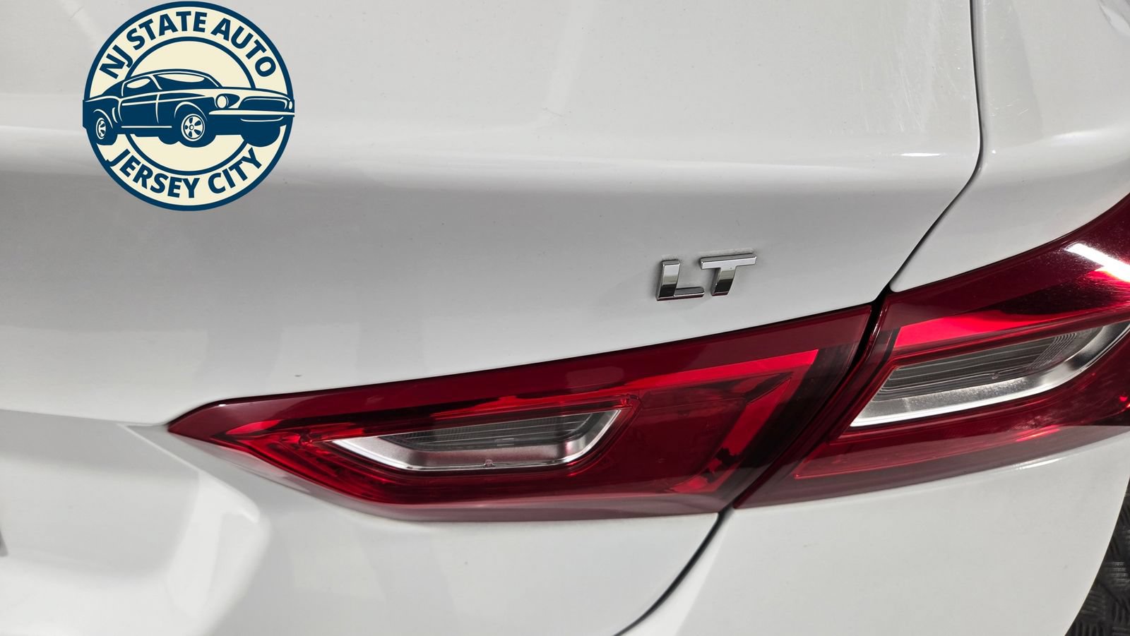 Used 2023 Chevrolet Malibu LT FWD image 31