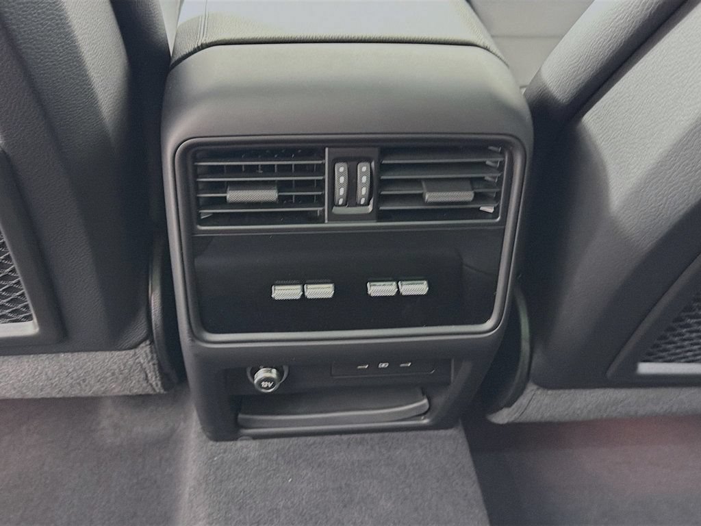 Certified 2025 Porsche Cayenne AWD/4WD image 26