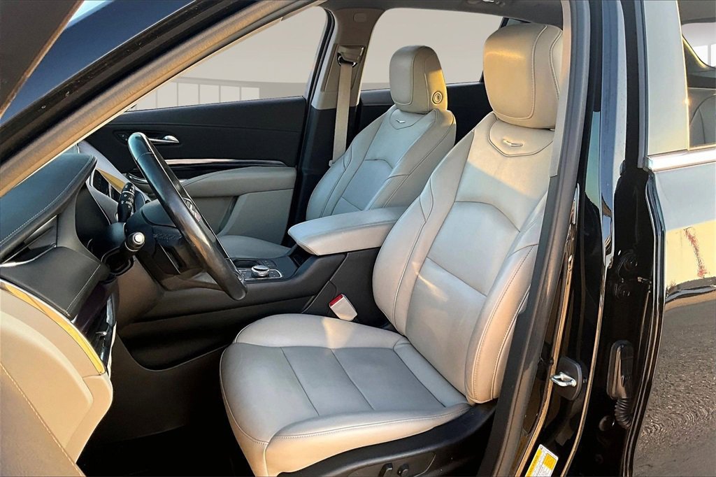 Used 2023 Cadillac XT4 Luxury w/ Cold Weather Package image 24