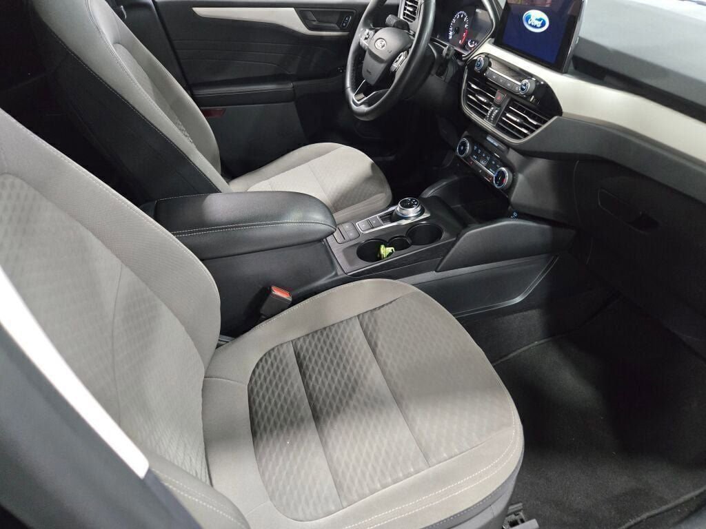 Used 2022 Ford Escape SE w/ Cold Weather Package image 8