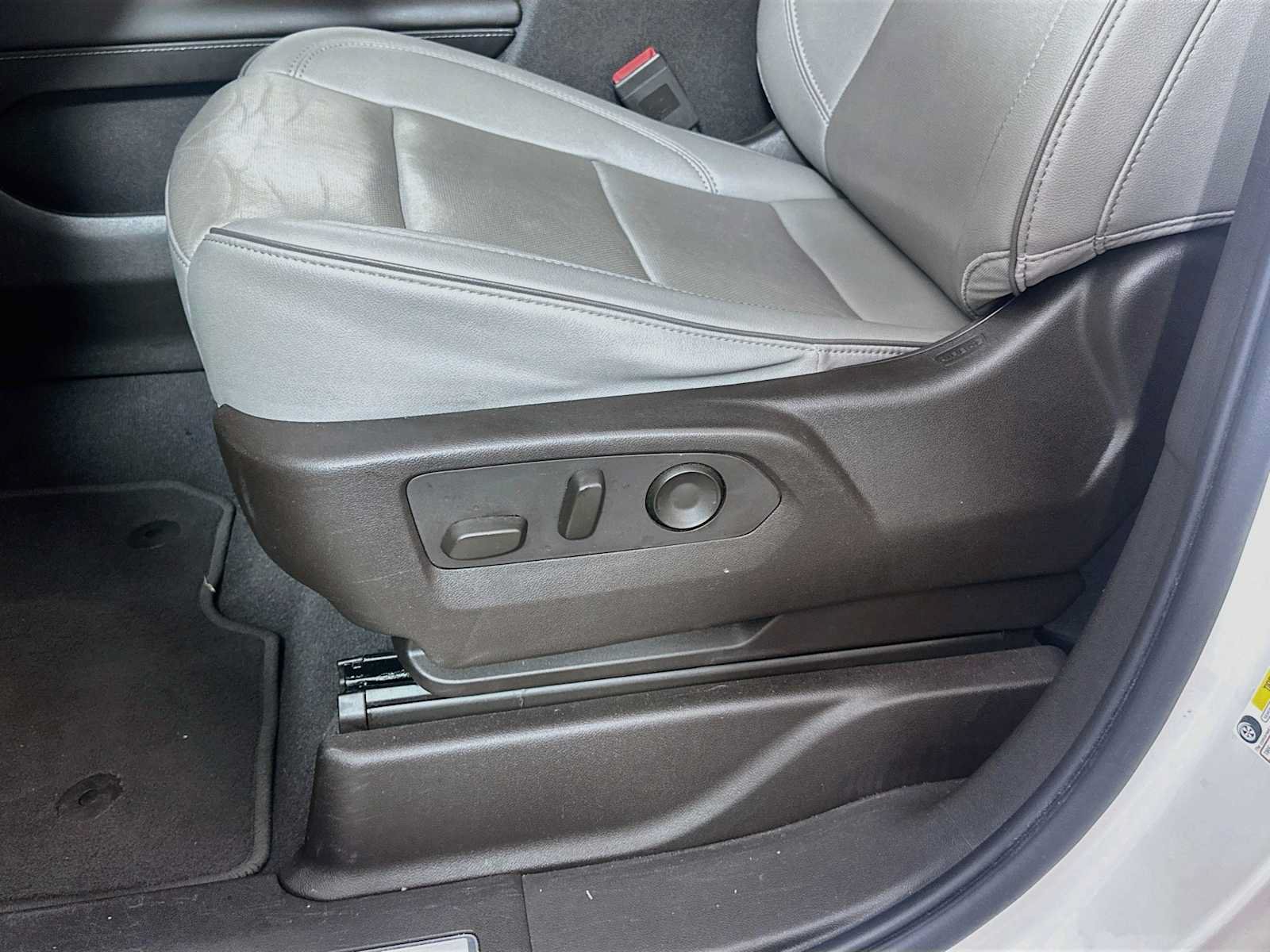 Used 2023 GMC Yukon SLT AWD/4WD image 18