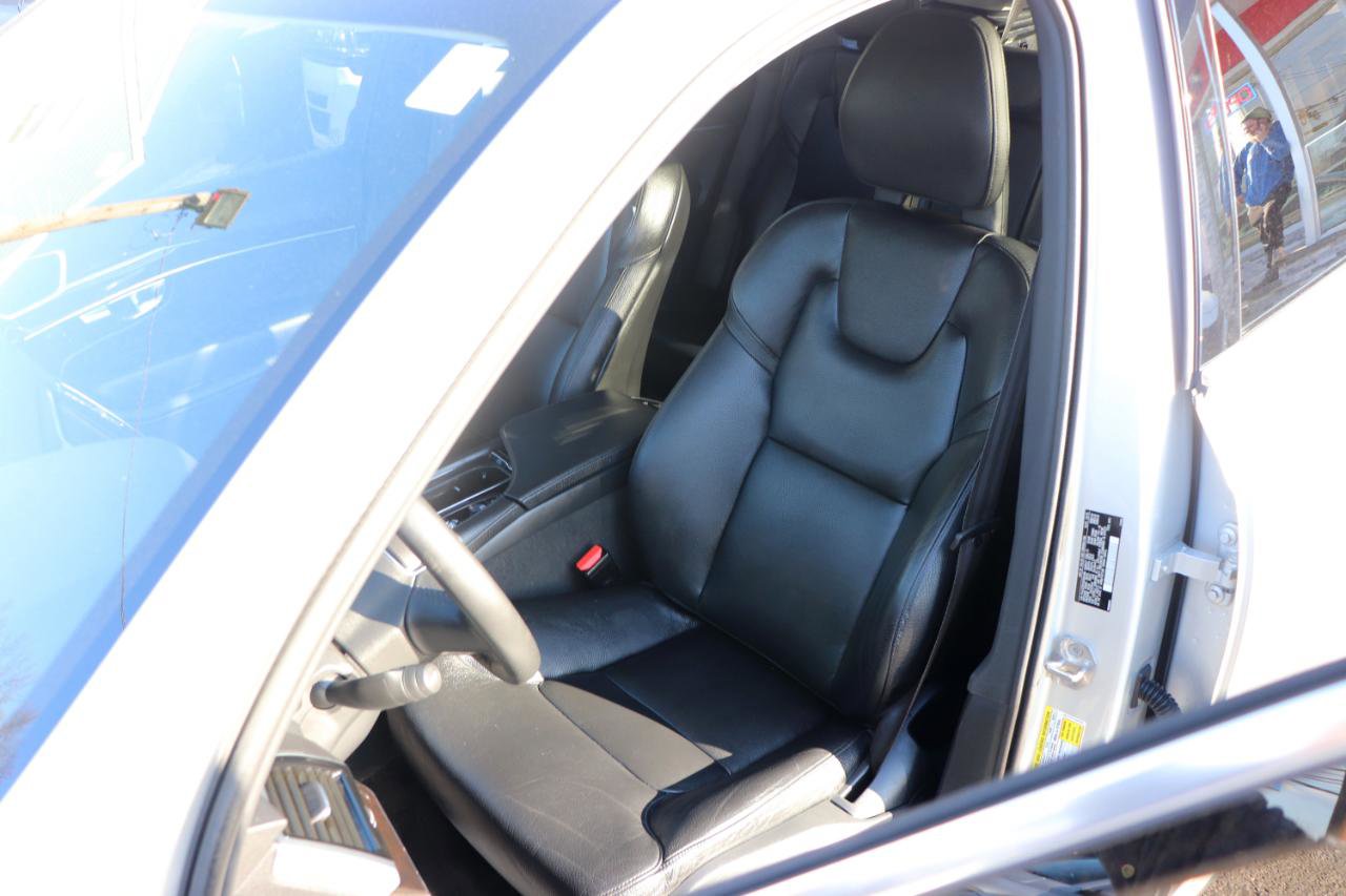 Used 2016 Volvo XC90 T6 Momentum image 11