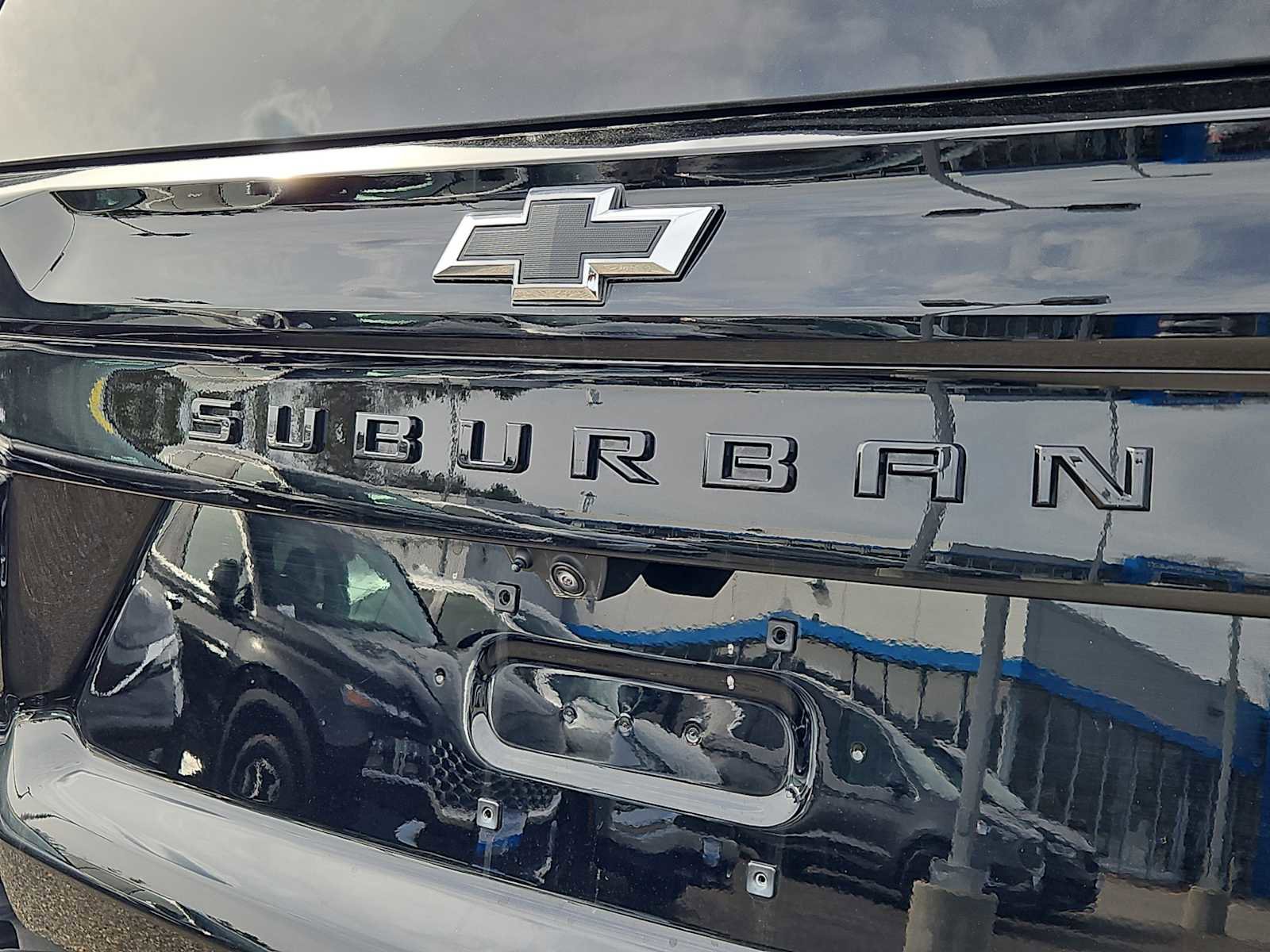 Certified 2025 Chevrolet Suburban Z71 image 12