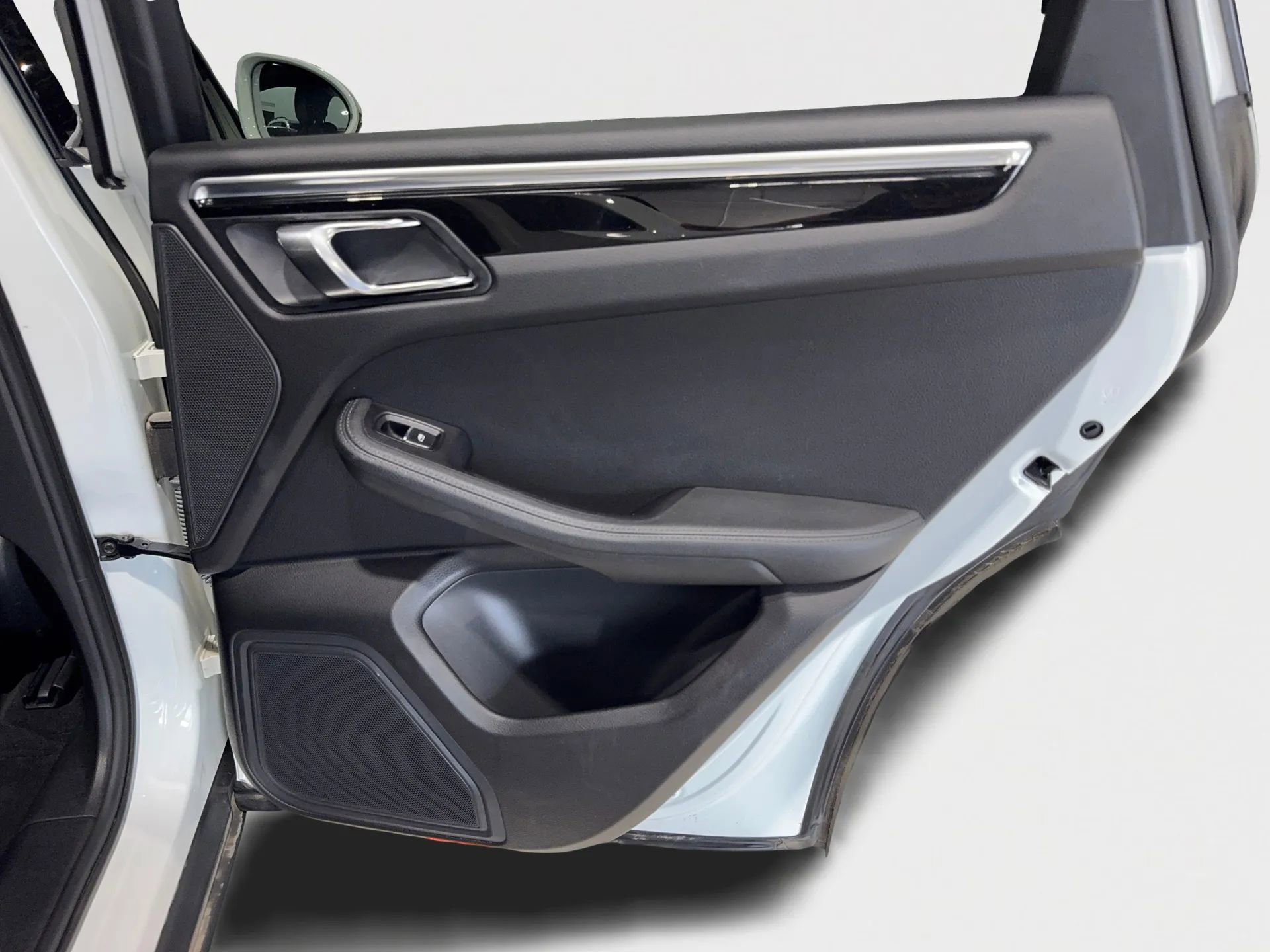 Used 2017 Porsche Macan image 21