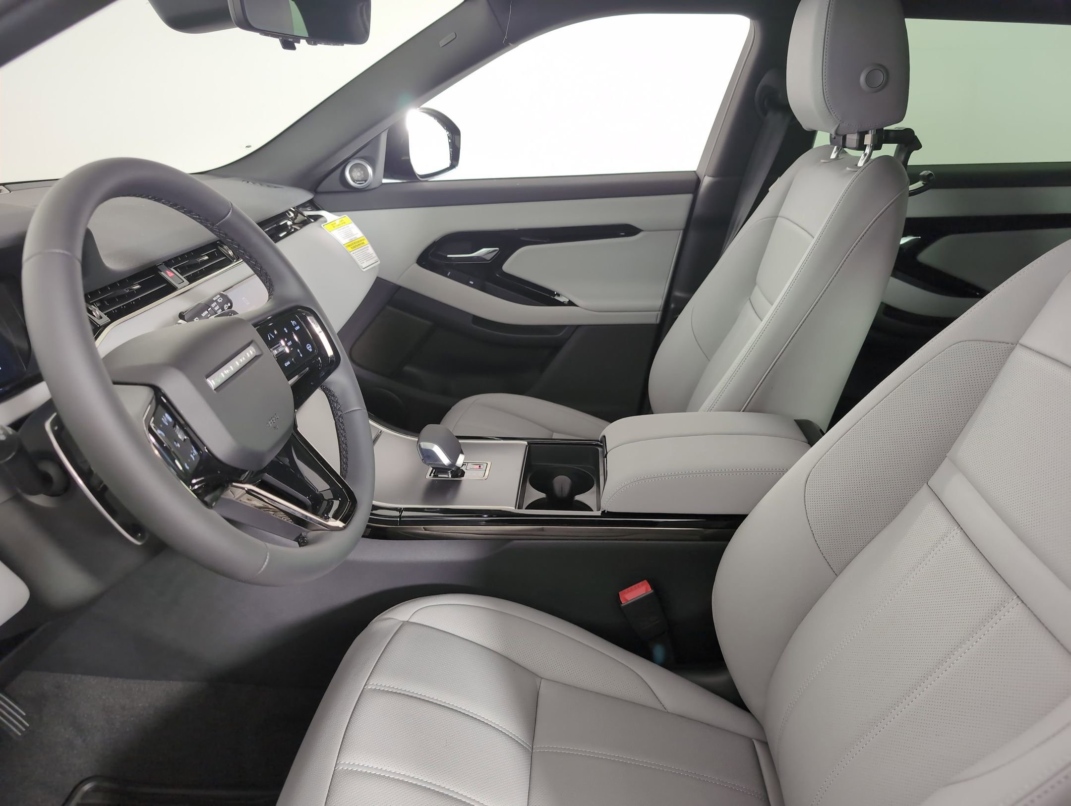 Used 2026 Land Rover Range Rover Evoque S image 4