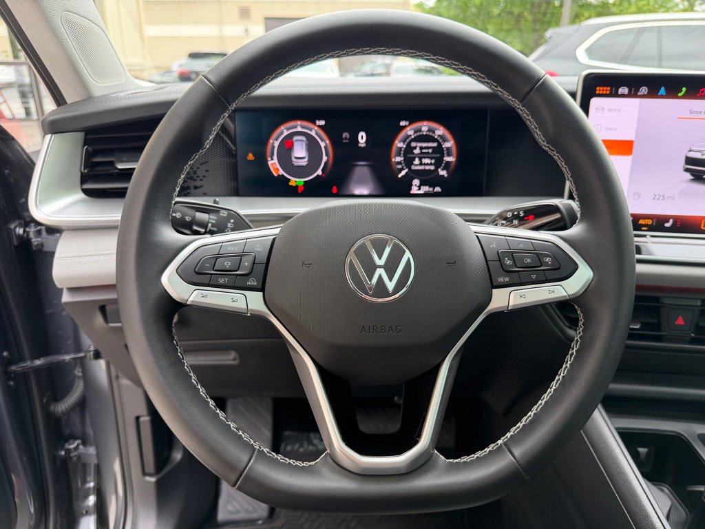 Used 2025 Volkswagen Tiguan SE AWD/4WD image 31