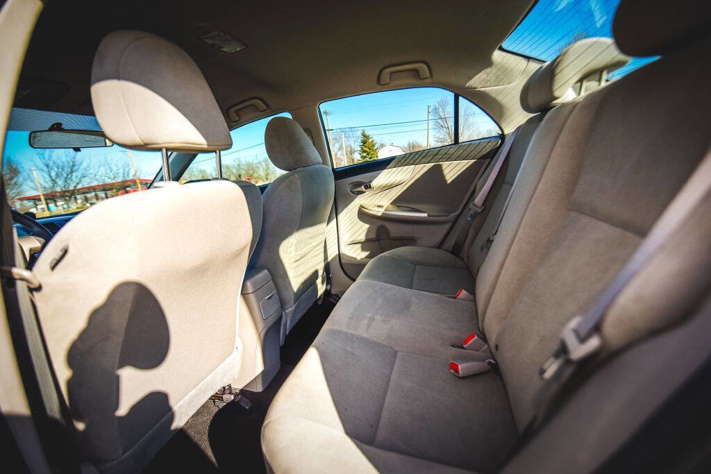 Used 2011 Toyota Corolla LE image 23