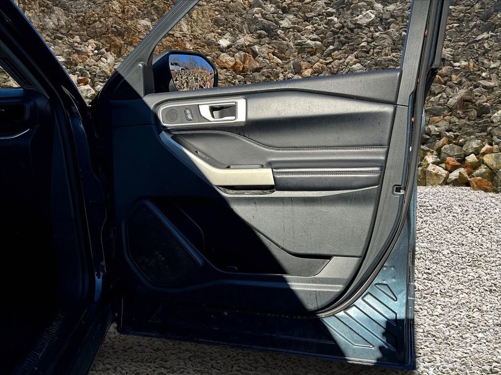 Used 2023 Ford Explorer XLT image 20