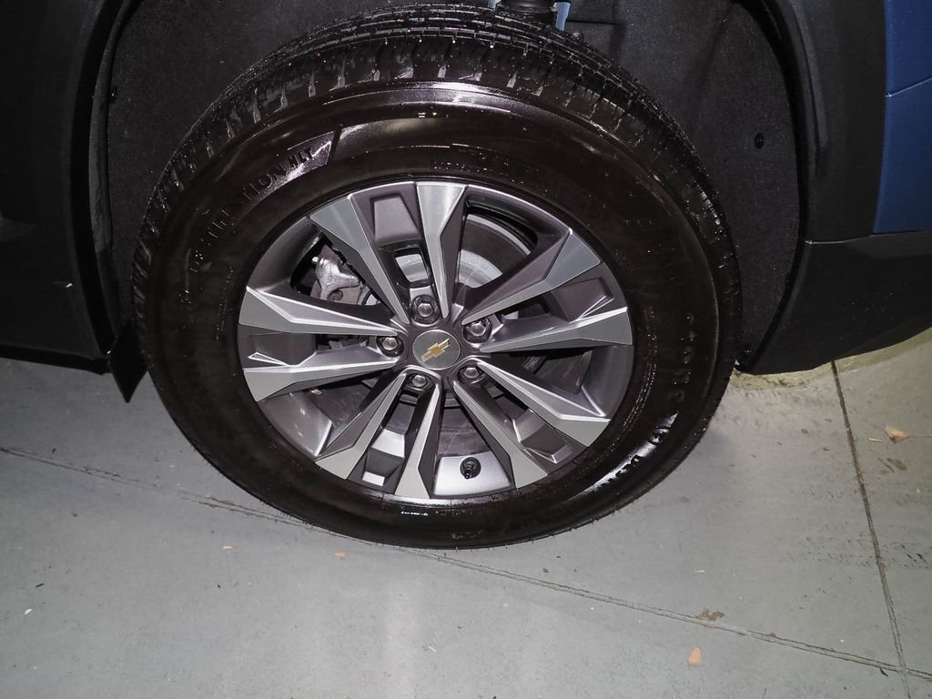 Used 2025 Chevrolet Equinox LT image 35