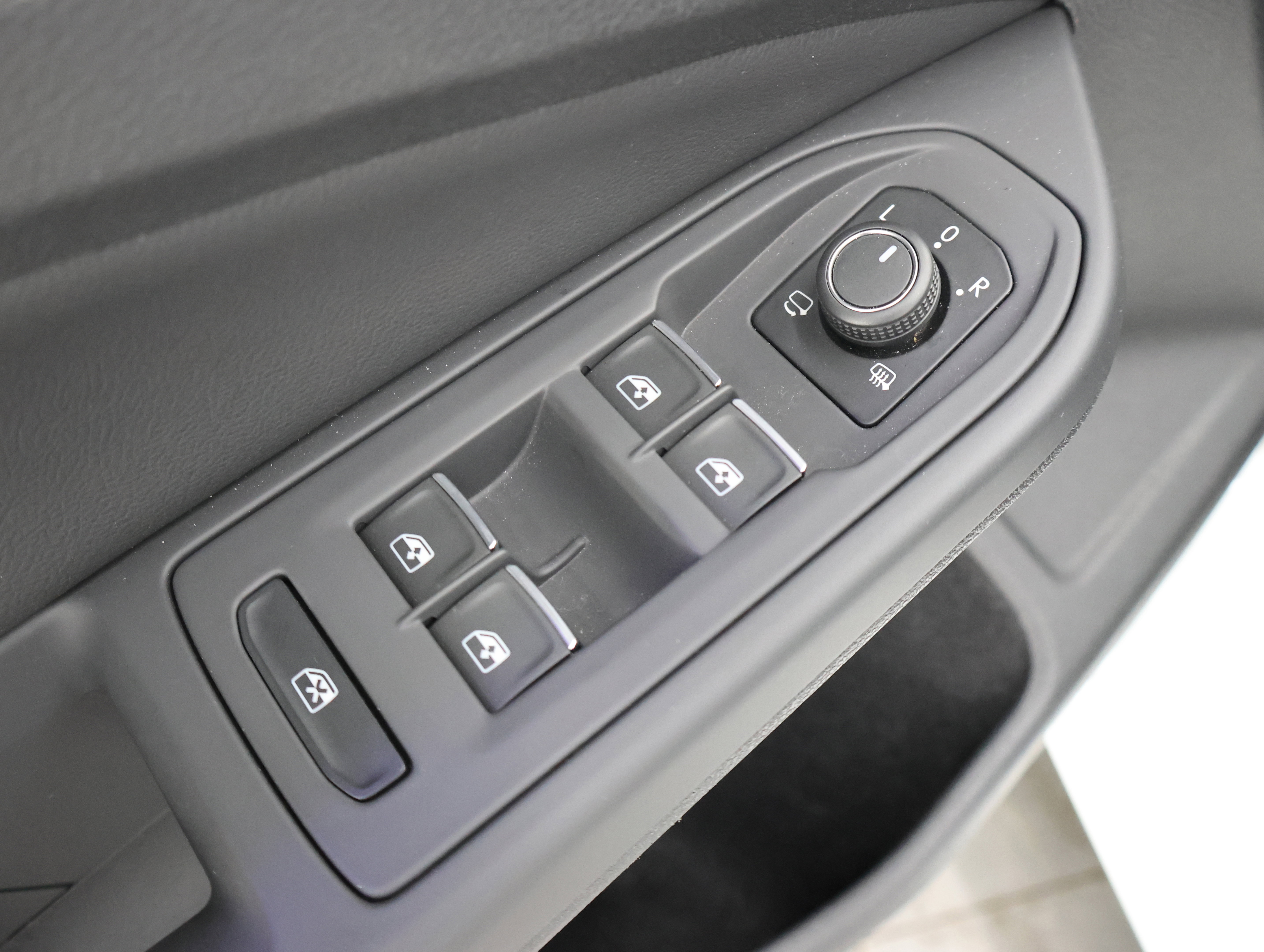 Used 2024 Volkswagen Golf R image 36