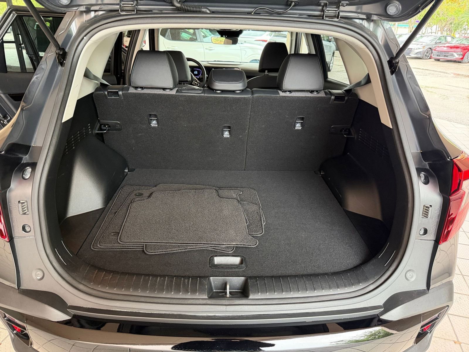 Used 2025 Kia Seltos S FWD image 27