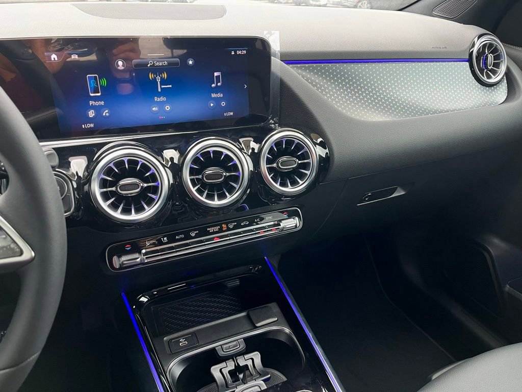 Used 2025 Mercedes-Benz GLA 250 4MATIC image 21