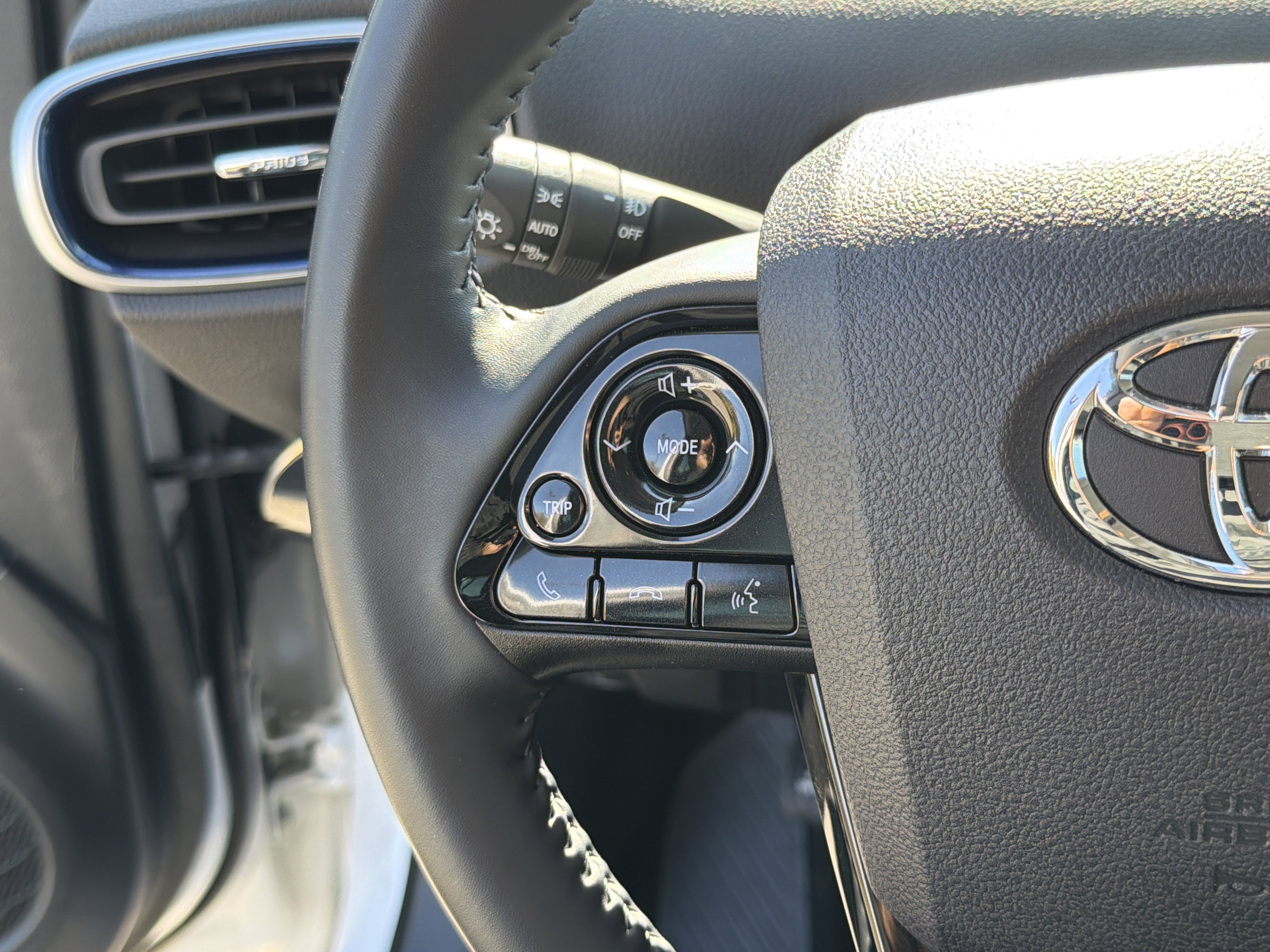 Certified 2022 Toyota Prius Limited image 10