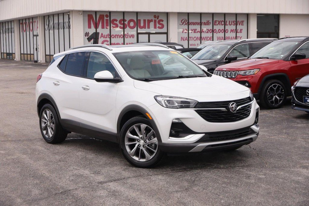 Used 2023 Buick Encore GX Essence w/ Experience Buick Package FWD image 3