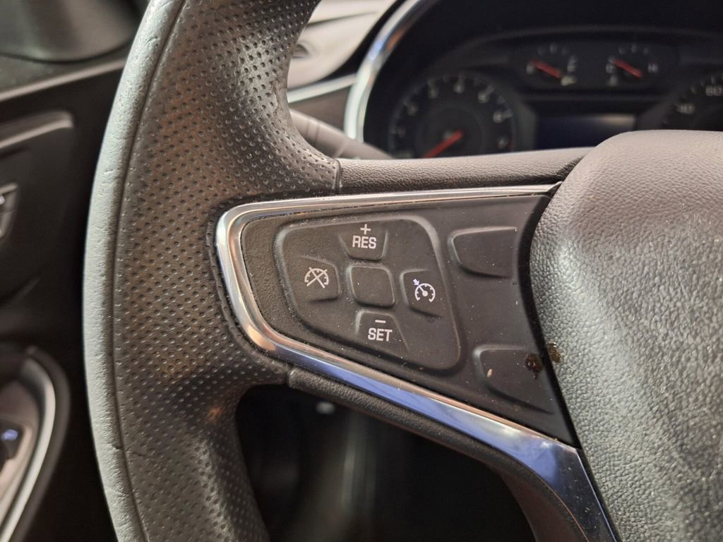 Used 2021 Chevrolet Malibu LT FWD image 21