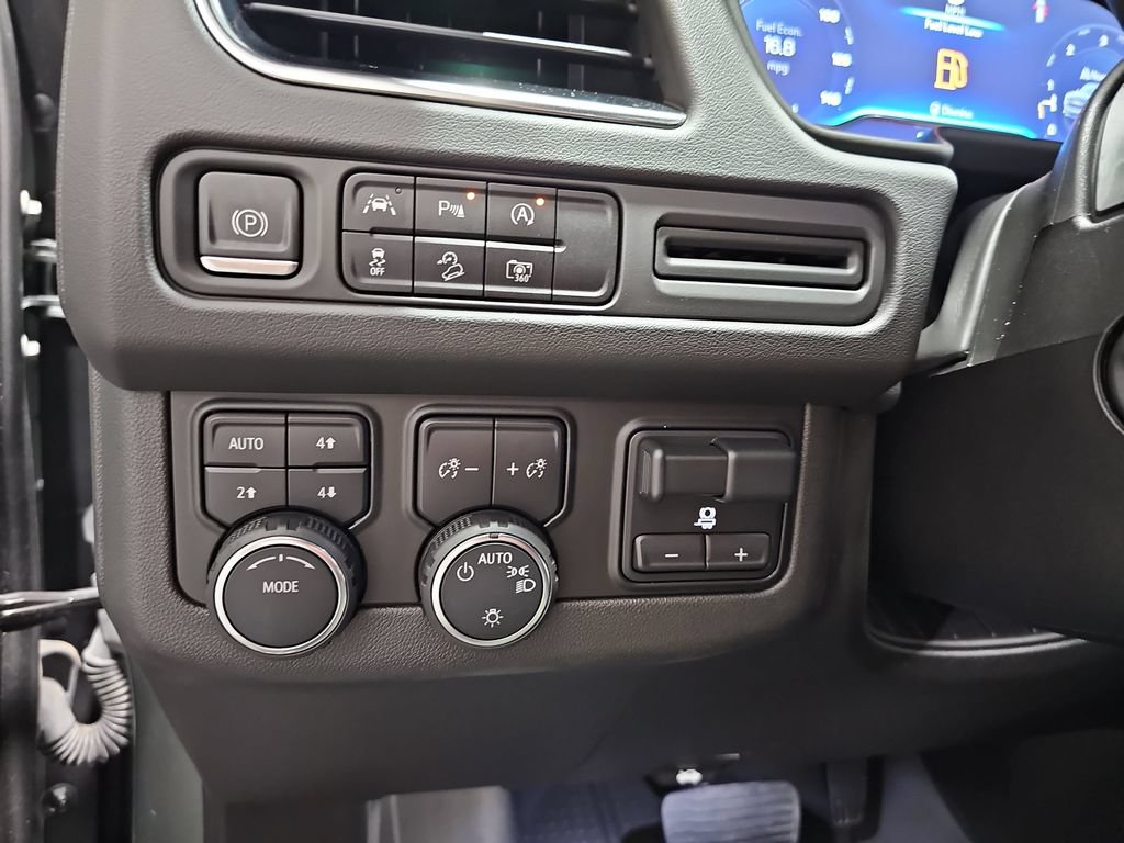Used 2024 Chevrolet Tahoe Z71 w/ Luxury Package AWD/4WD image 29