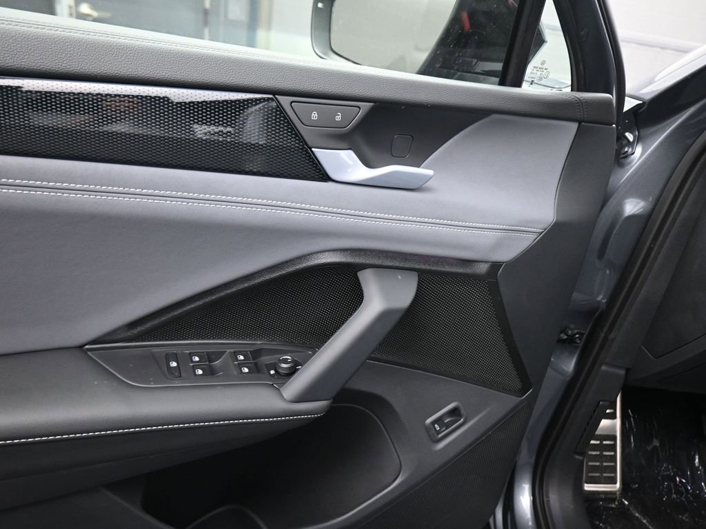 New 2026 Volkswagen Tiguan SE R-Line image 37