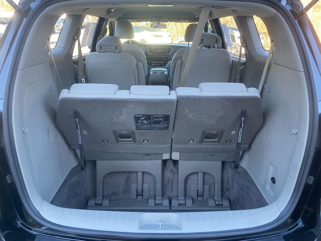 Used 2018 Kia Sedona L image 25