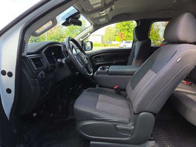 Used 2023 Nissan Titan S AWD/4WD image 9