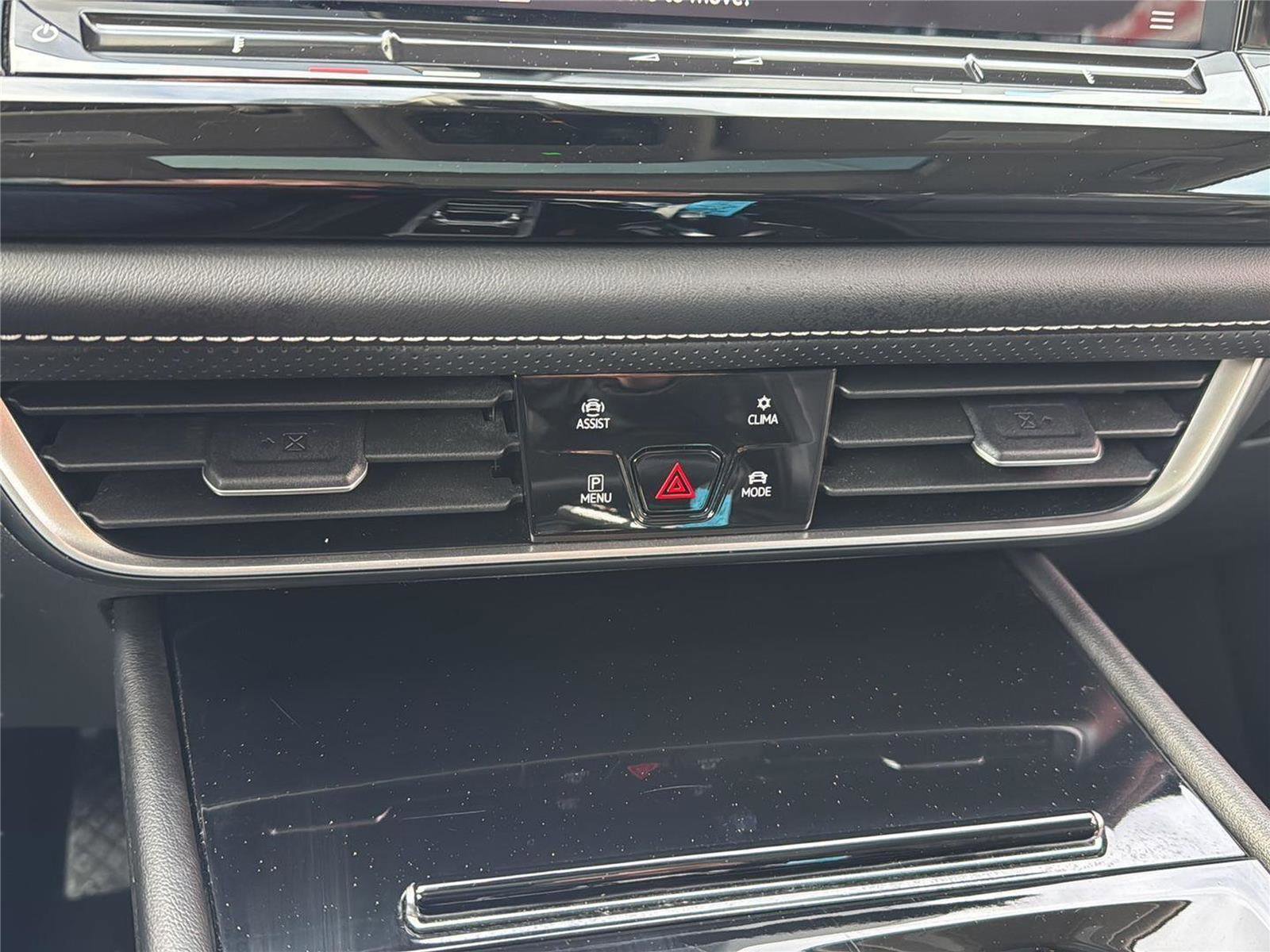 Used 2024 Volkswagen Atlas SE image 22