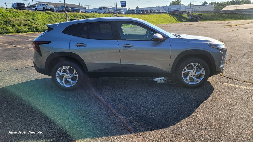 New 2026 Chevrolet Trax LS w/ LS Convenience Package FWD image 14