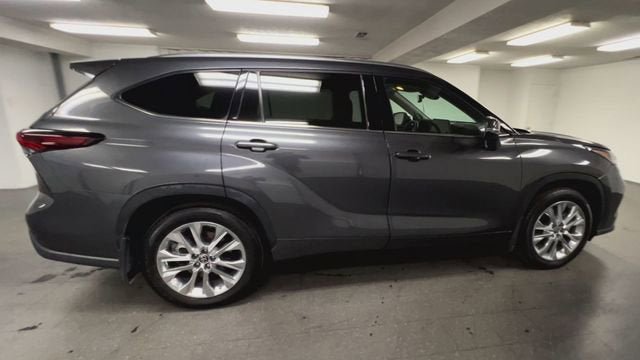 Used 2024 Toyota Highlander Limited image 9