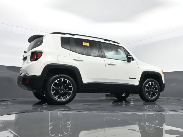 Used 2023 Jeep Renegade Latitude AWD/4WD image 24