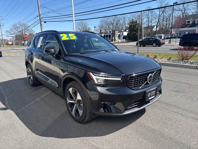 Certified 2025 Volvo XC40 B5 Plus image 6