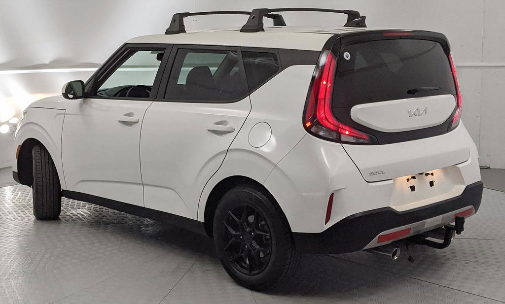 Used 2025 Kia Soul LX FWD image 4