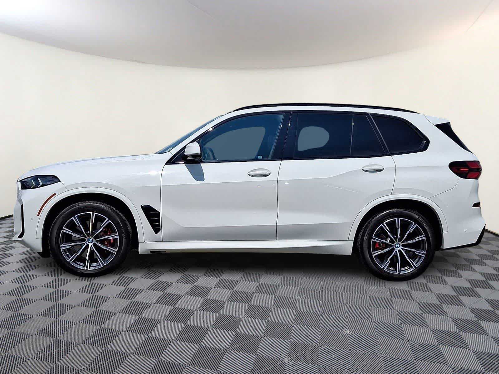 Used 2024 BMW X5 xDrive40i w/ M Sport Package AWD/4WD image 8