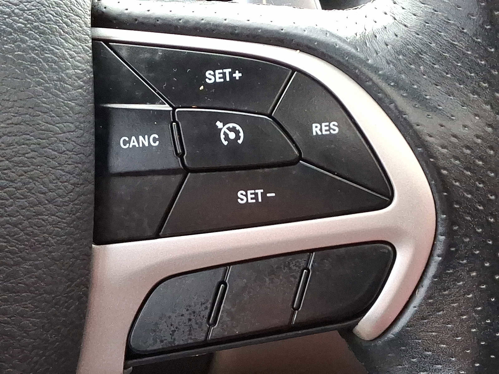 Used 2017 Dodge Durango R/T image 23