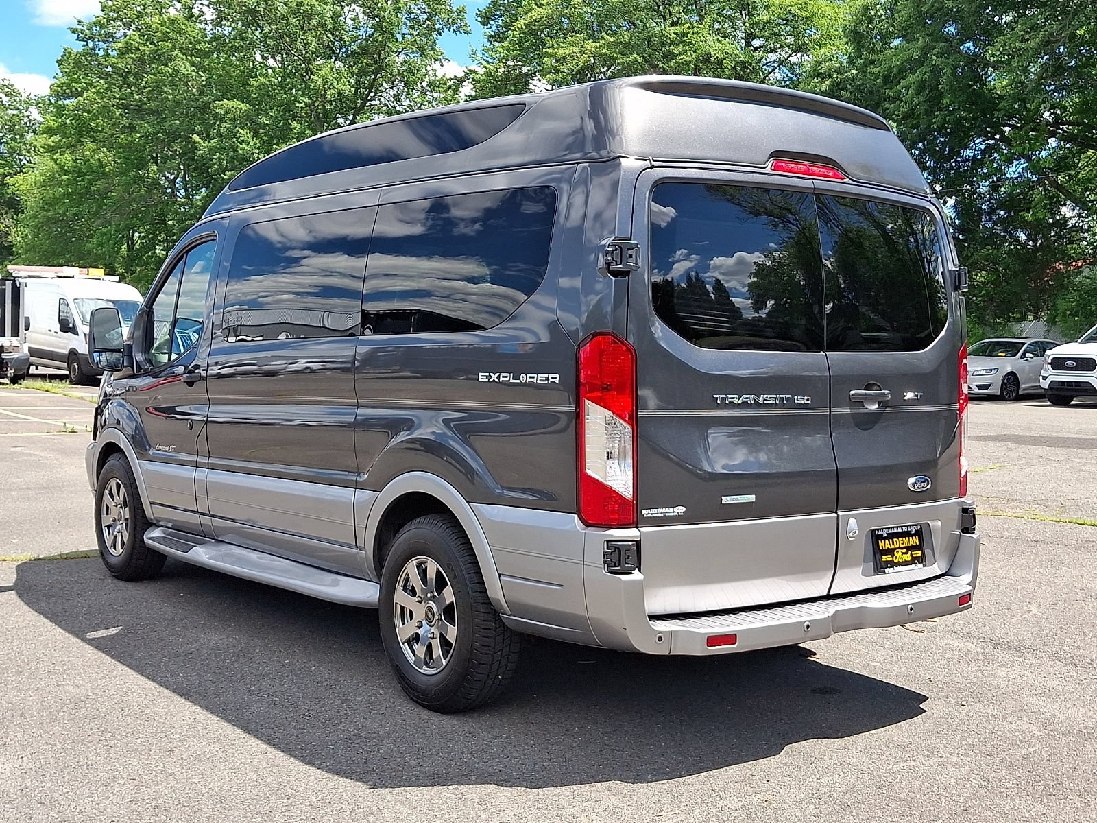 Used 2017 Ford Transit 150 XLT RWD image 5
