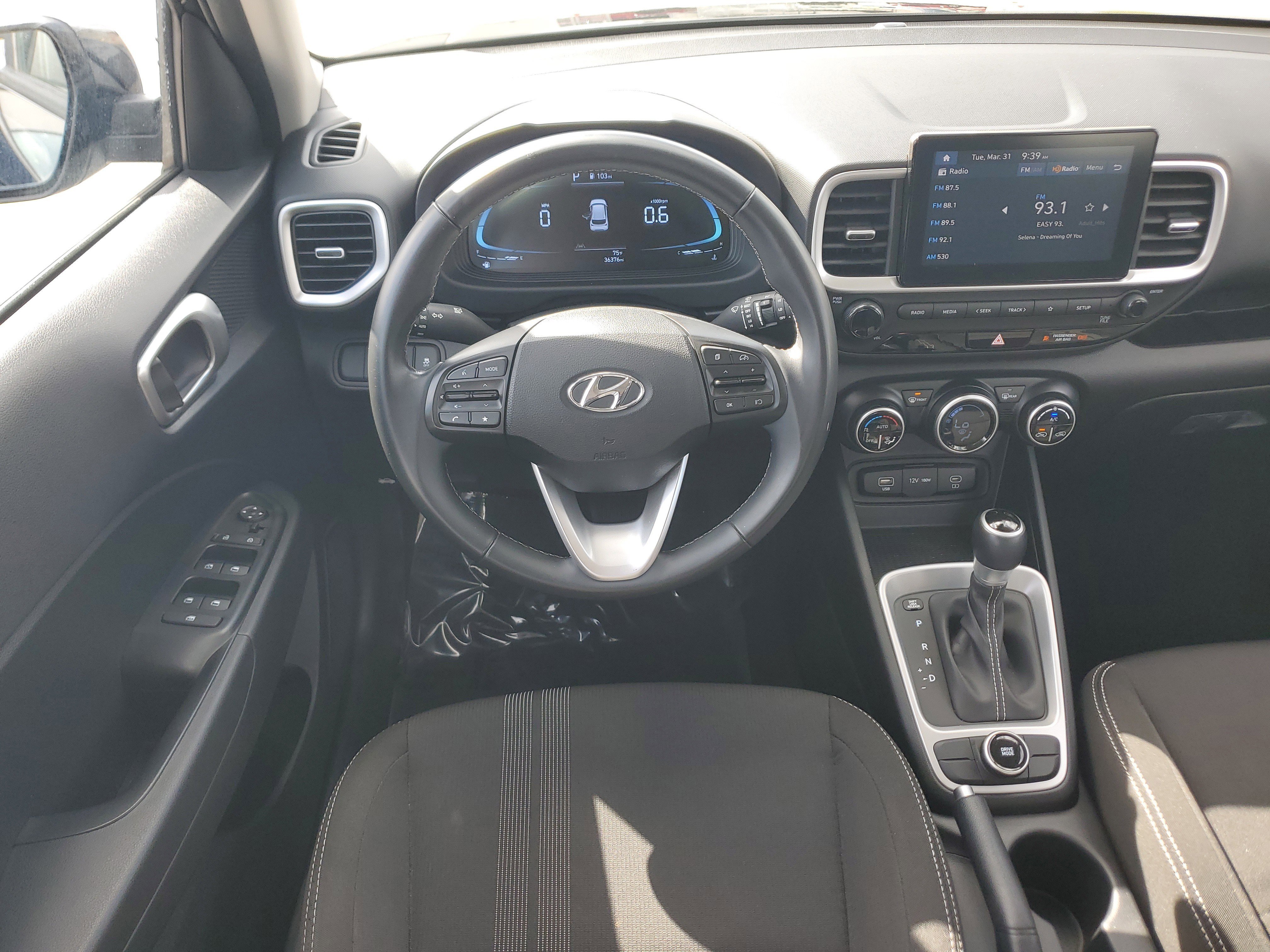 Used 2024 Hyundai Venue SEL image 19