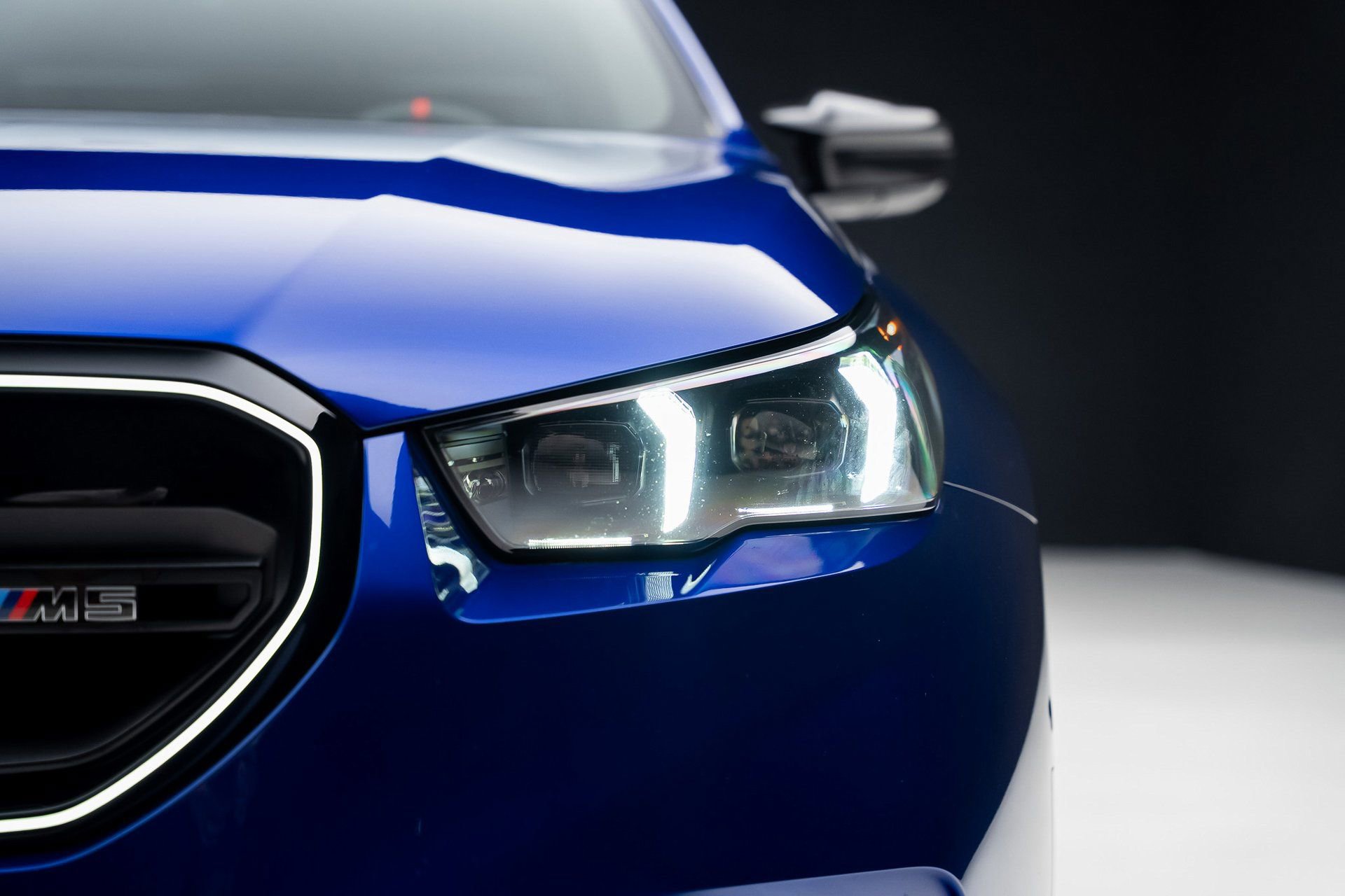 Used 2025 BMW M5 w/ Carbon Package image 9