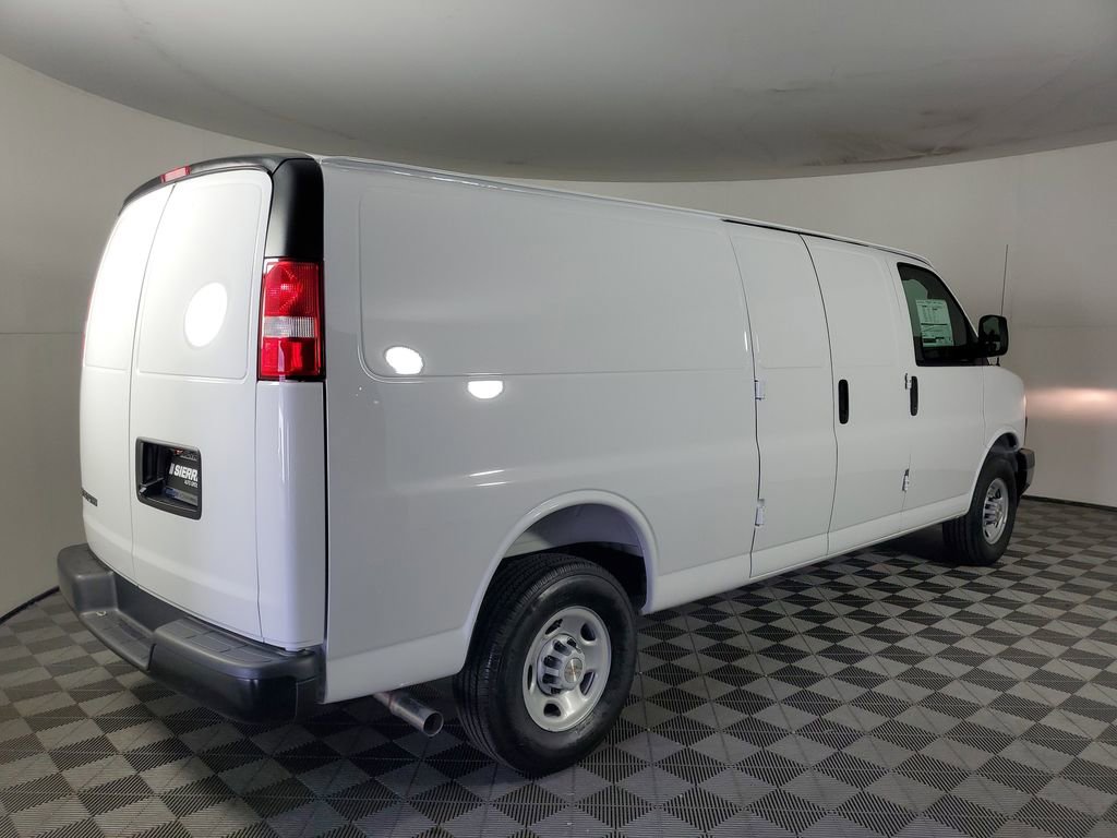 New 2026 Chevrolet Express 3500 Extended RWD image 4