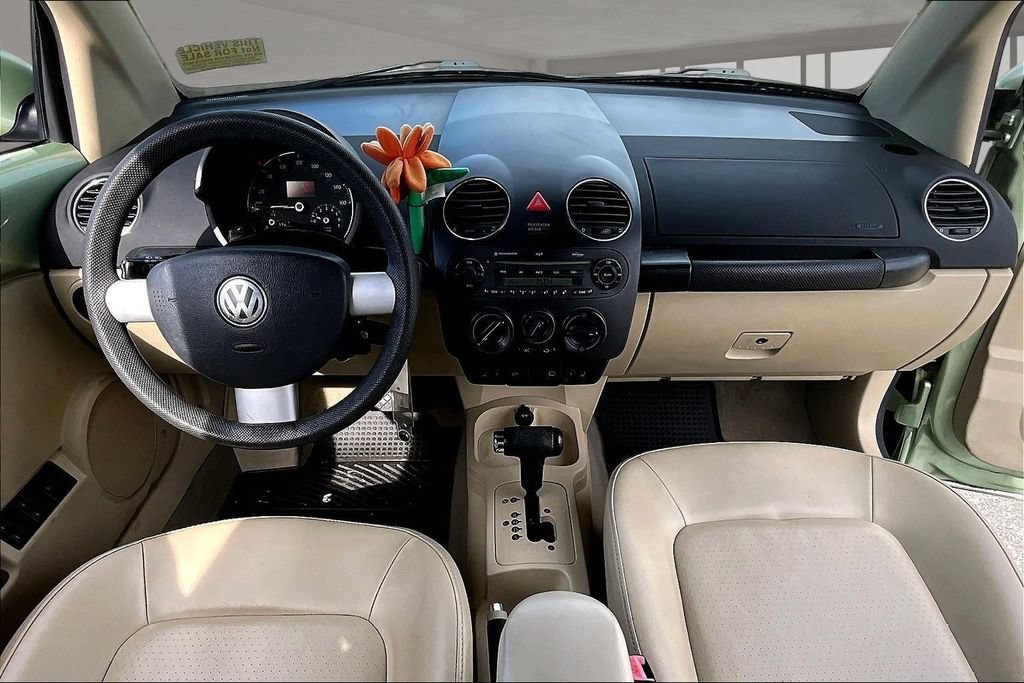 Used 2007 Volkswagen Beetle Convertible w/ Package 1 FWD image 7