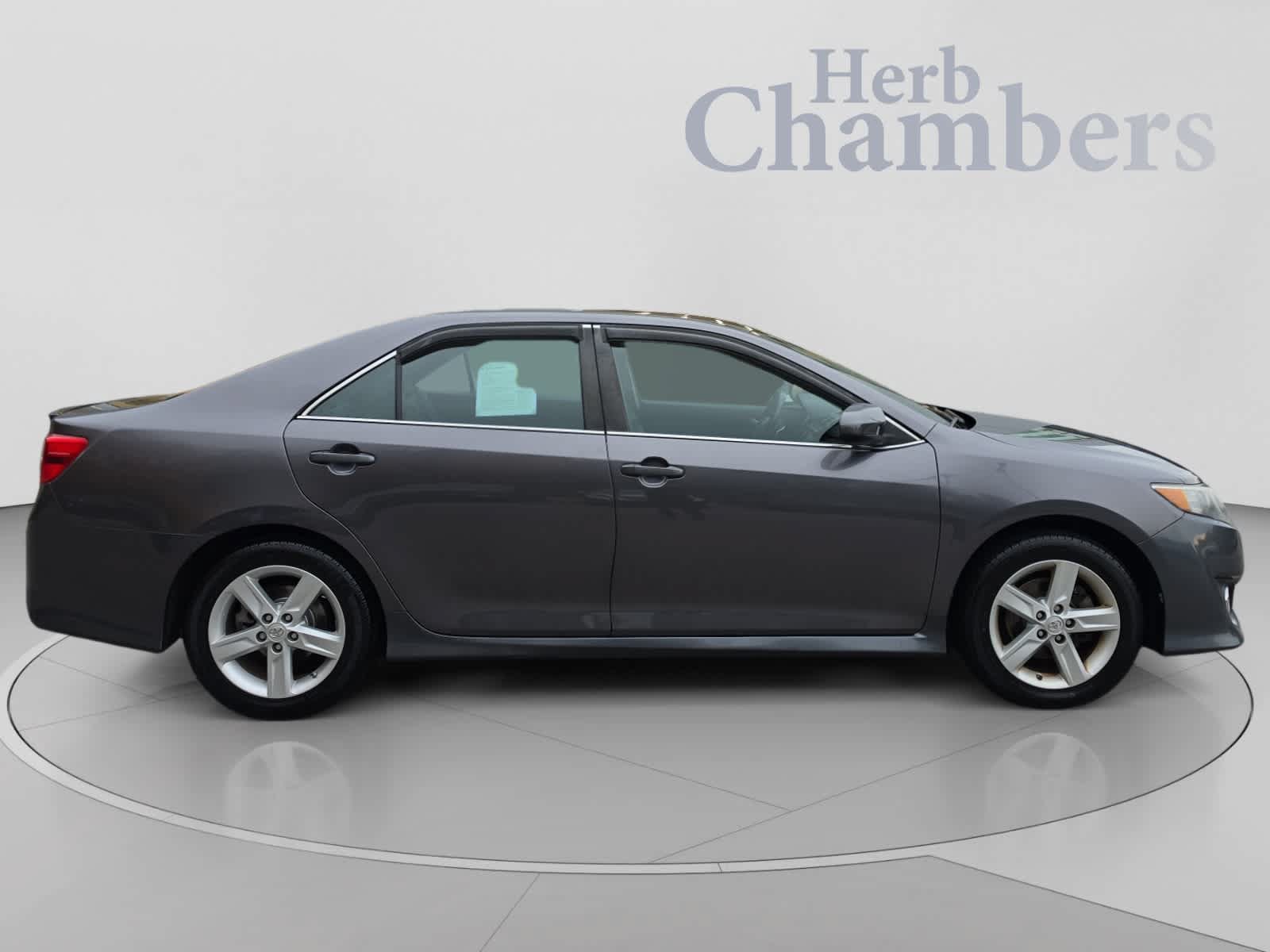 Used 2014 Toyota Camry SE FWD image 12