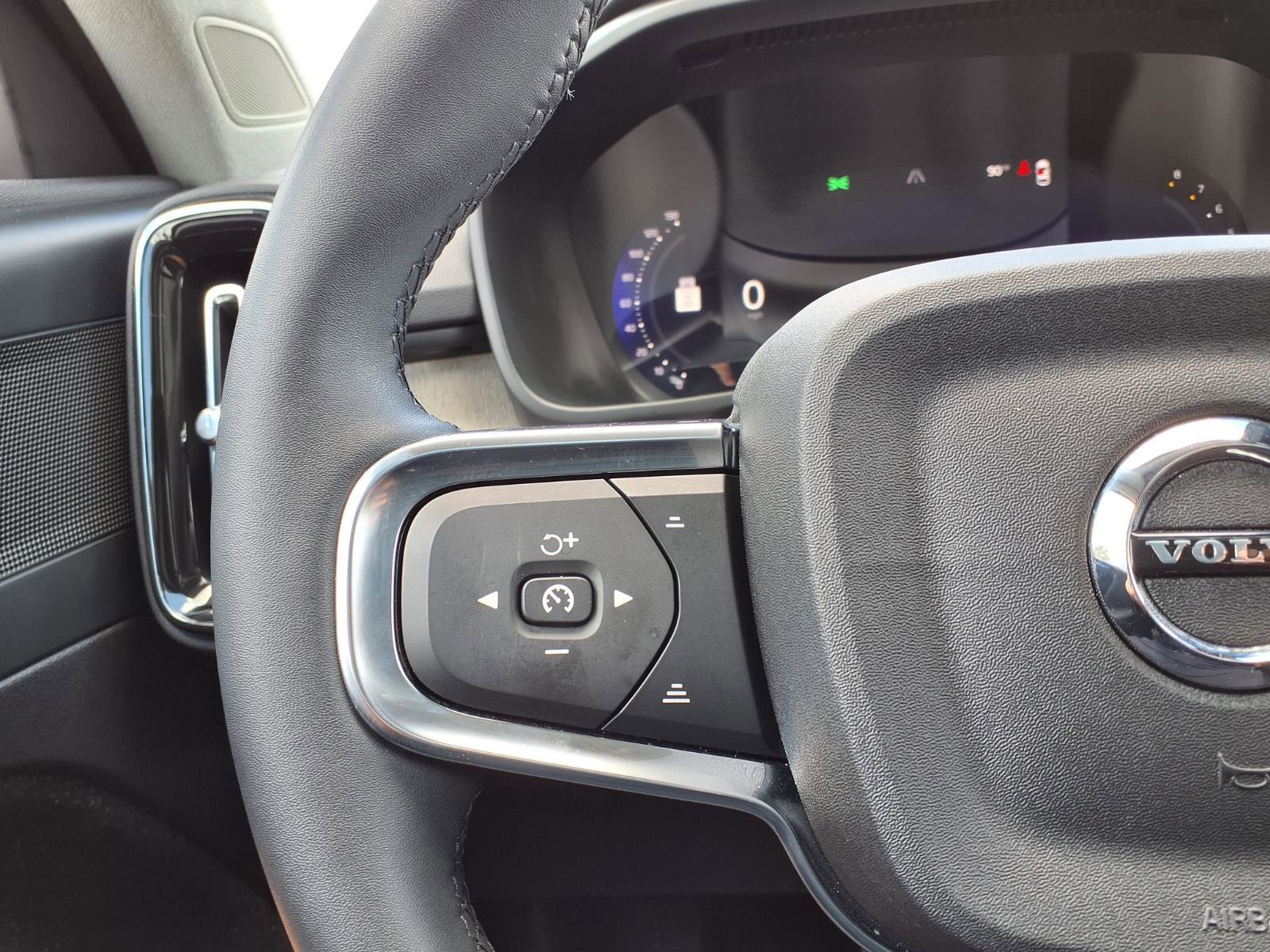 Certified 2023 Volvo XC40 B5 Plus w/ Driver Assist Package AWD/4WD image 30