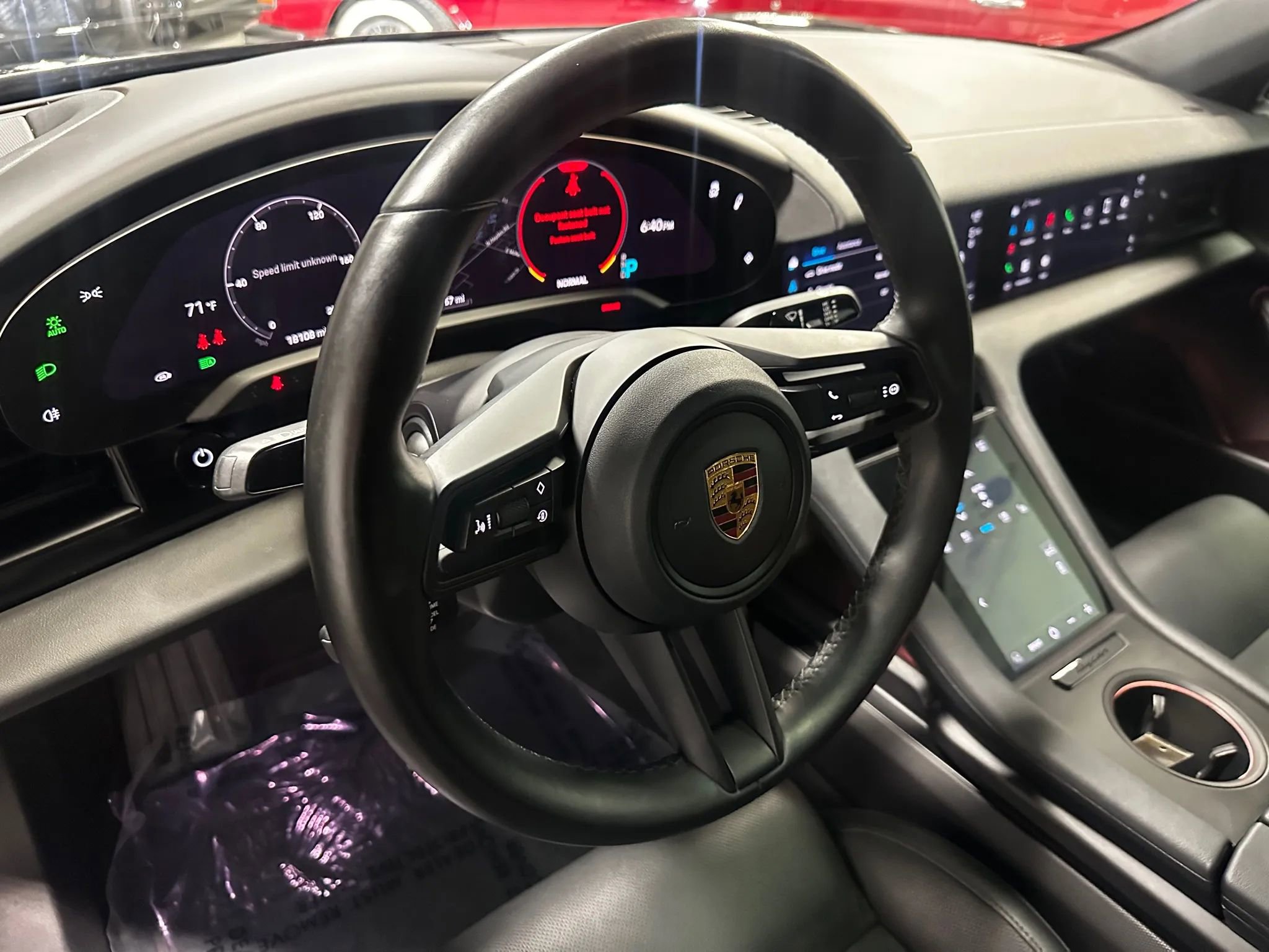 Used 2022 Porsche Taycan image 9