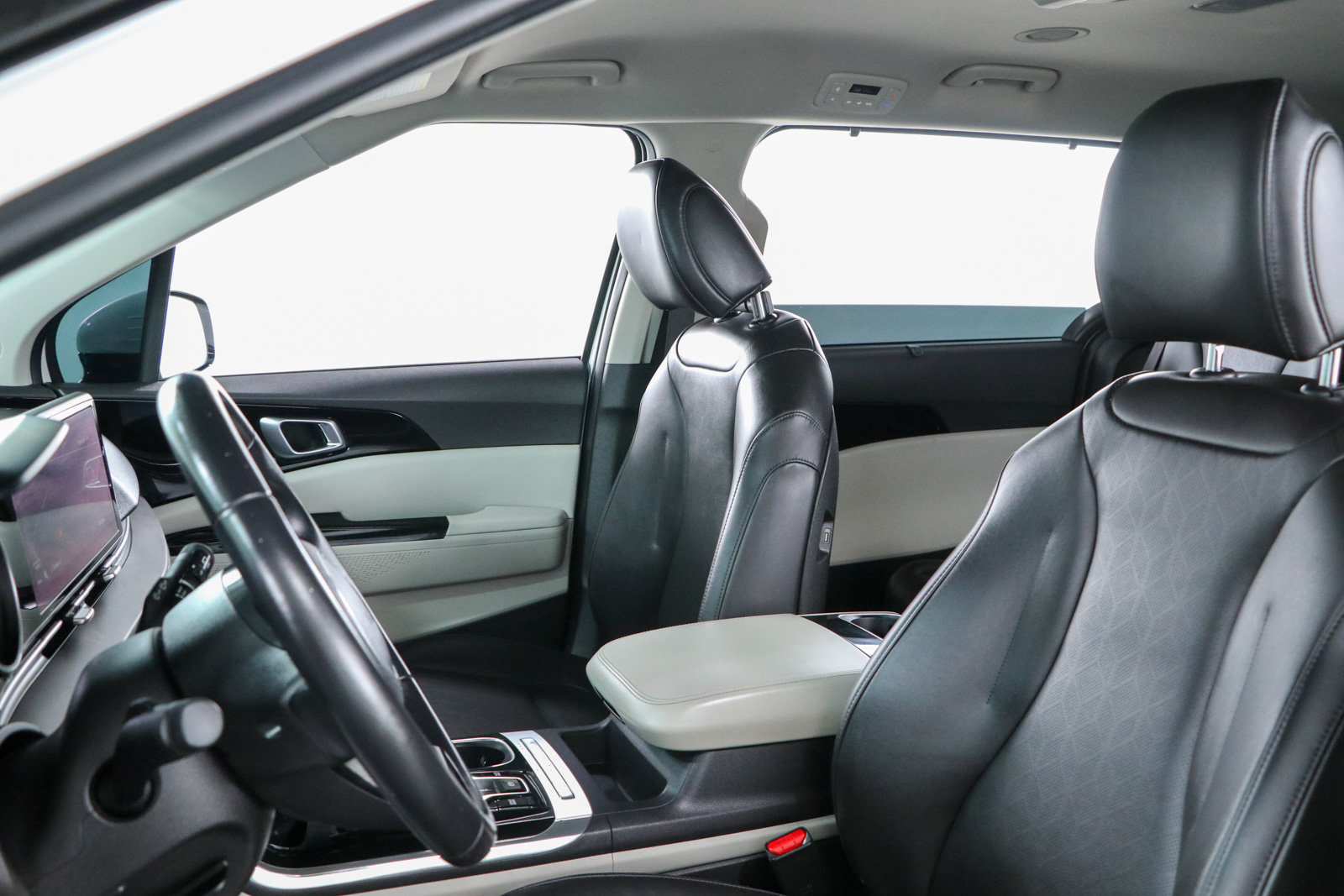 Used 2022 Kia Carnival EX FWD image 23