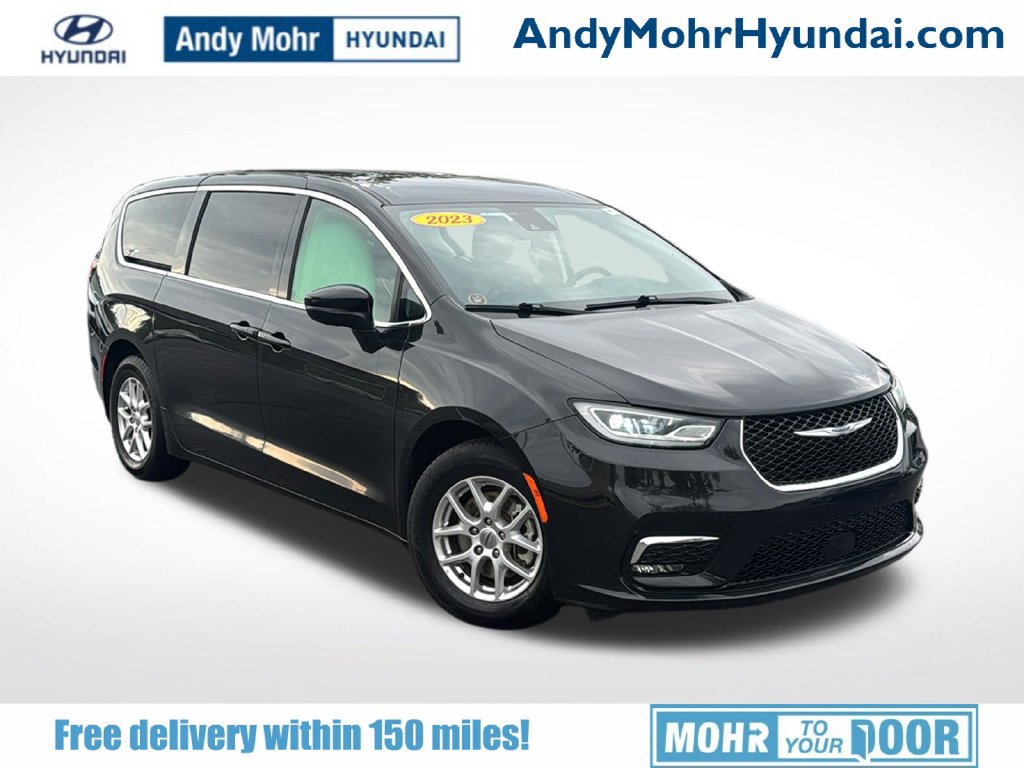 Used 2023 Chrysler Pacifica Touring-L