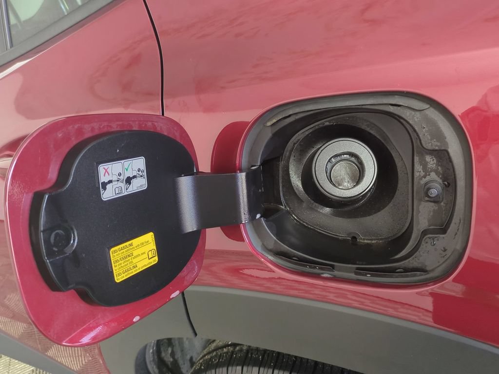 Used 2025 Chevrolet Trax LT FWD image 16