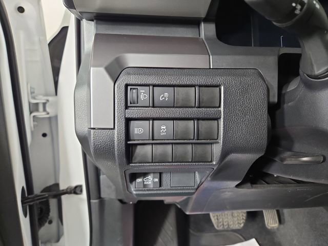 Used 2025 Toyota Tacoma SR5 AWD/4WD image 32