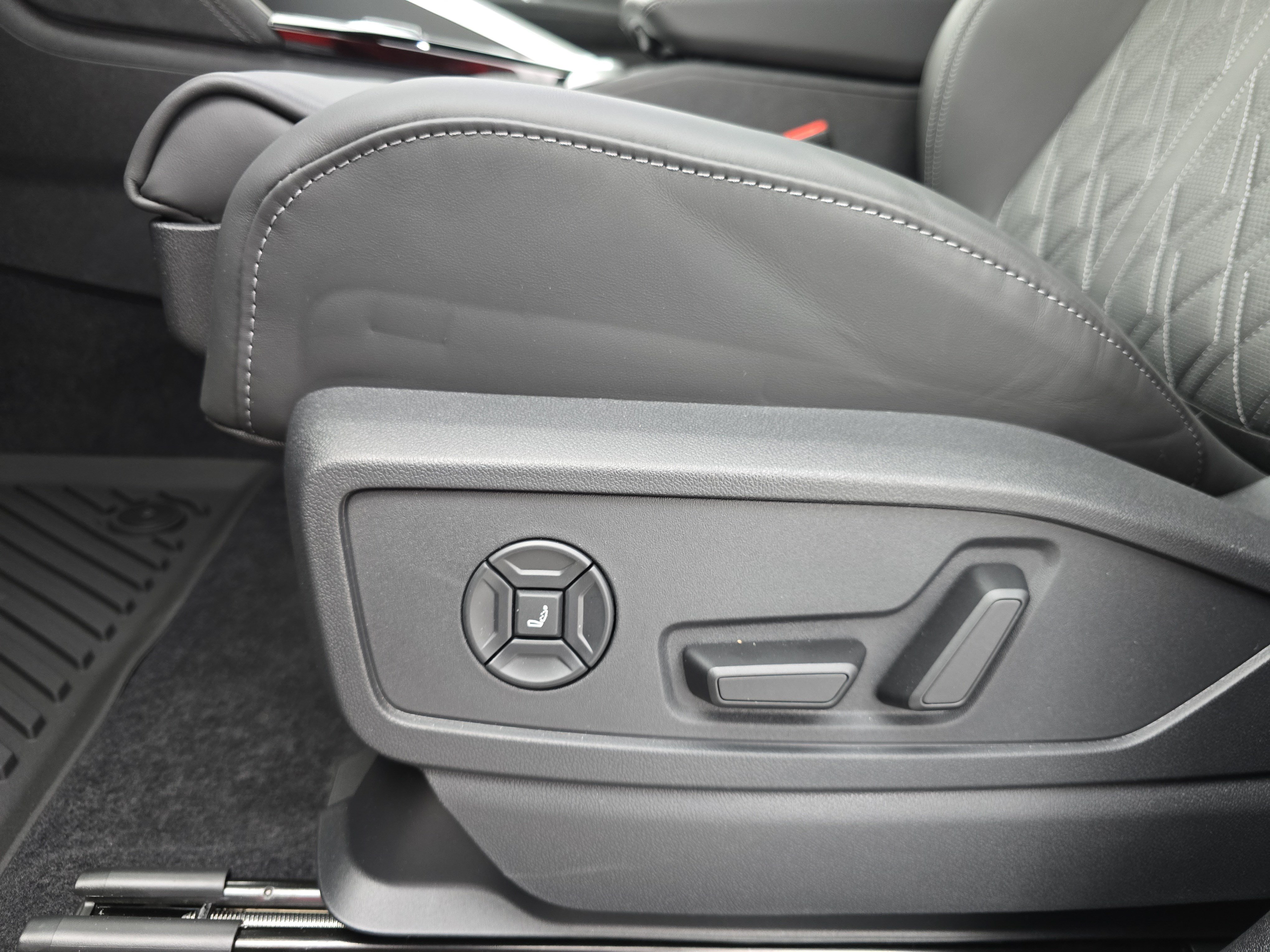 New 2026 Audi SQ5 Prestige AWD/4WD image 28